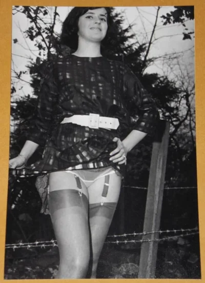 Юбкой под волосатые ретро