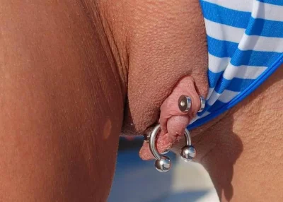 Большой клитор с пирсингом