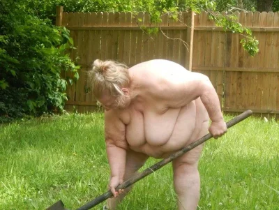 Голые старушки на даче