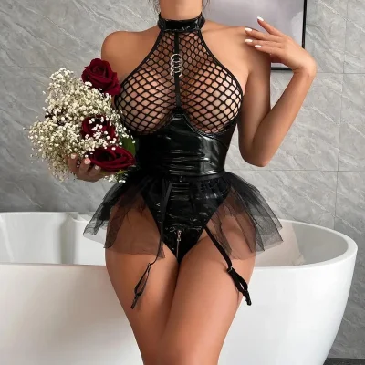 Кожаный в сетку белье