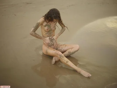 Женщина с татуировками