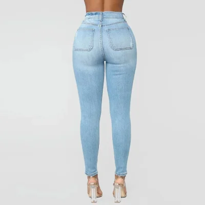 Тонкая талия в джинсах