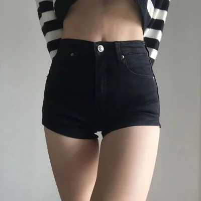 Чёрные шорты с высокой талией