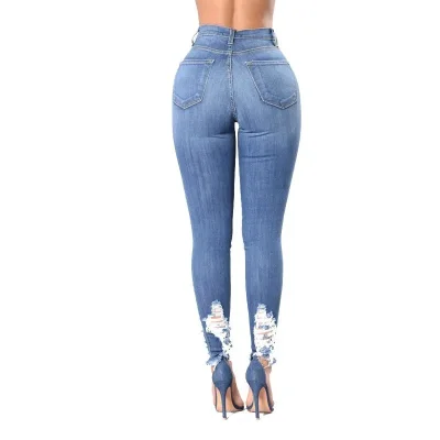 Модные женские джинсы