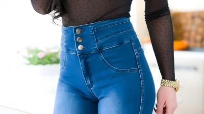 Джинсы с высокой посадкой на