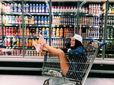 Креативная фотосессия в супермаркете