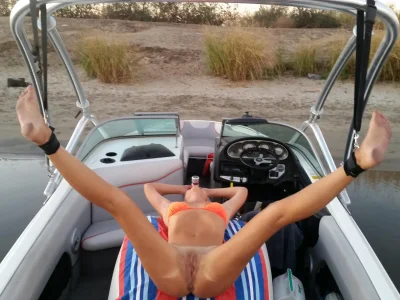 Девчонки на яхте