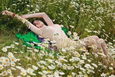 Эротическая фотосессия на природе