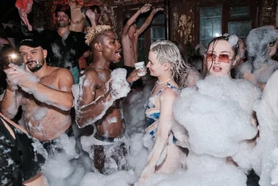 Оргия на пенной вечеринке