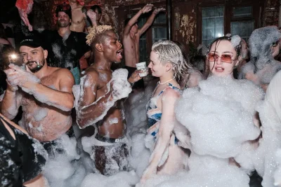 Оргия на пенной вечеринке