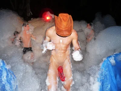 Пенные вечеринки голышом