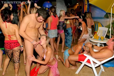 Голые клубные вечеринки