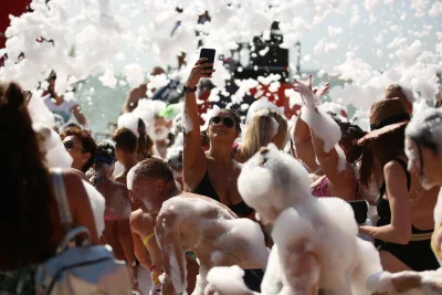 Пенная вечеринка на пляже