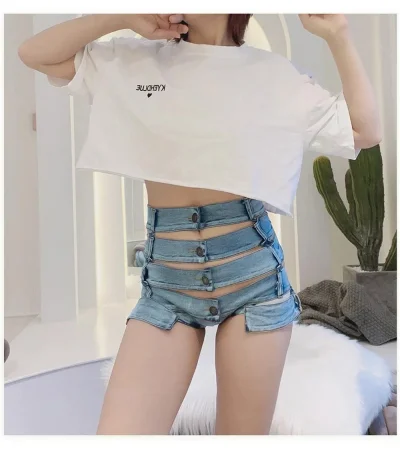 Джинсовые шорты с заниженной талией