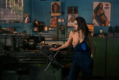 У девушки хороший станок ню