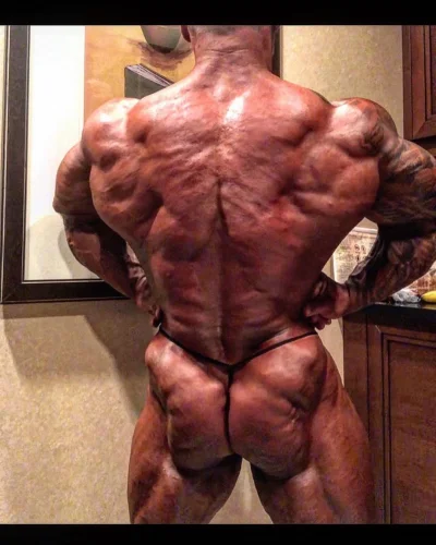 Бодибилдер спина