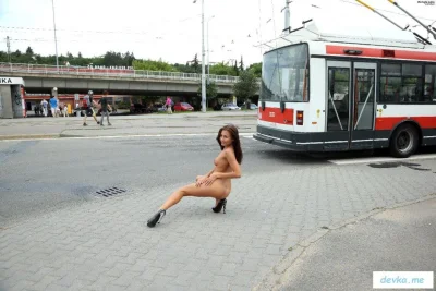 Голая микаэла на улице