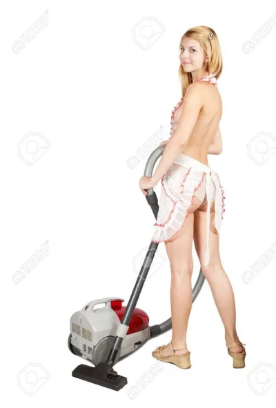 Девушка пылесосит