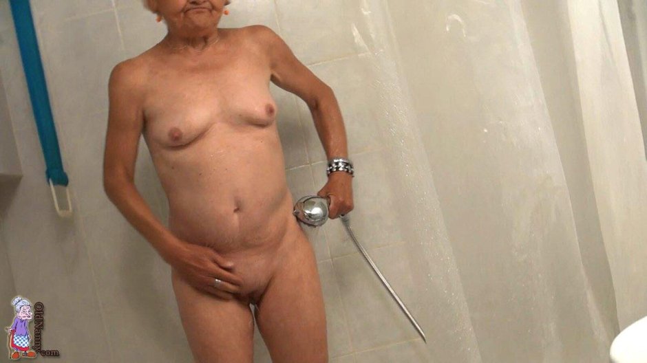 Бабушки мастурбация в душе