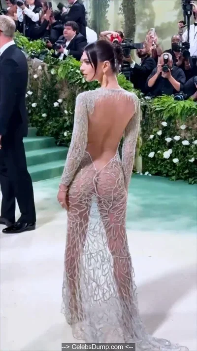 Откровенное платье