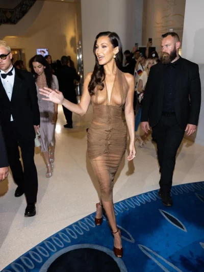 Белла хадид голое платье