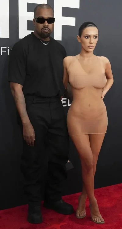 Жена канье уэста на грэмми без цензуры