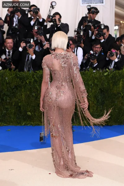 Кайли дженнер мет гала