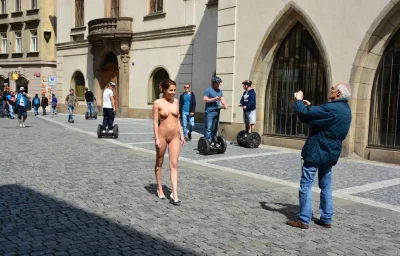 Antonia sainz голая гуляет по городу