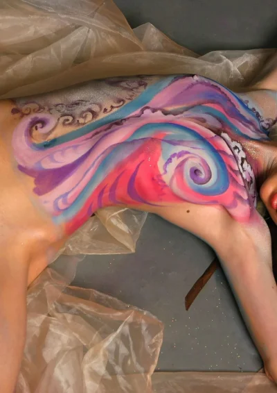 Бодиарт на голое тело