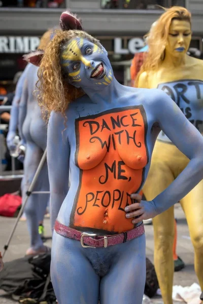 Фестиваль голых