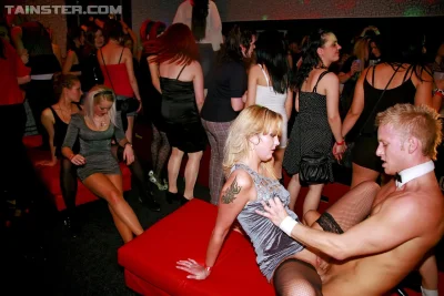 Засветилась на partyhardcore