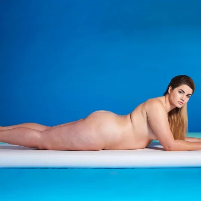 Модели плюс сайз голые