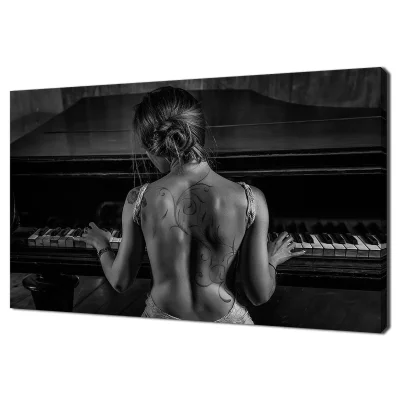 Девушка и пианино