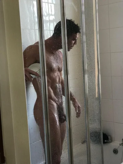 Мужчина в душе