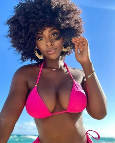 Афро большими сиськами