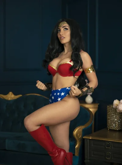 Роми рейн чудо женщина