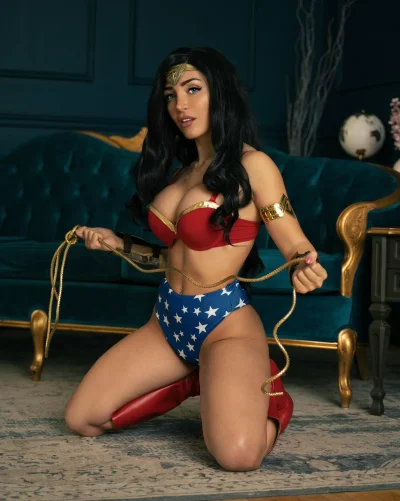 Секси чудо женщина