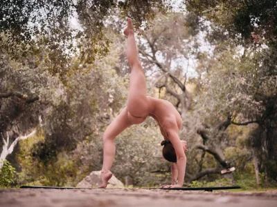 Лорен рудик голая йога