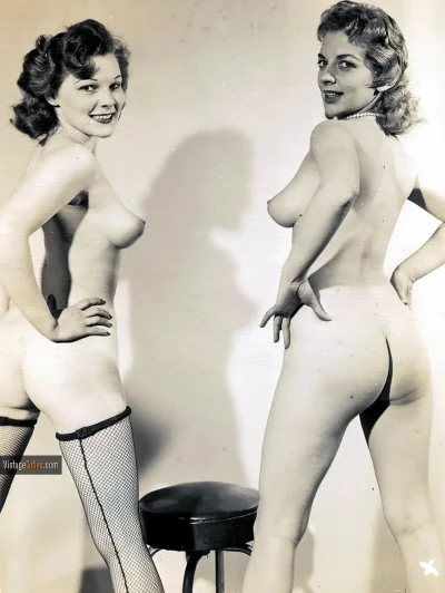 Спысеь голые девки ретро