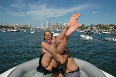 Обнажение в публичных местах