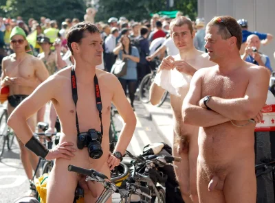 Голые спортсмены