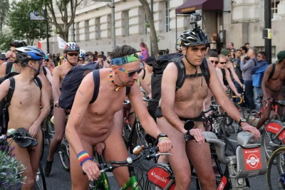 Парад голых велосипедистов