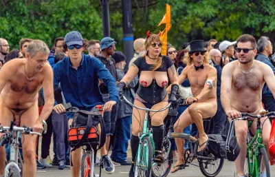 Голый велопробег голышом