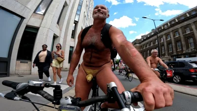 Парад голых велосипедистов в лондоне