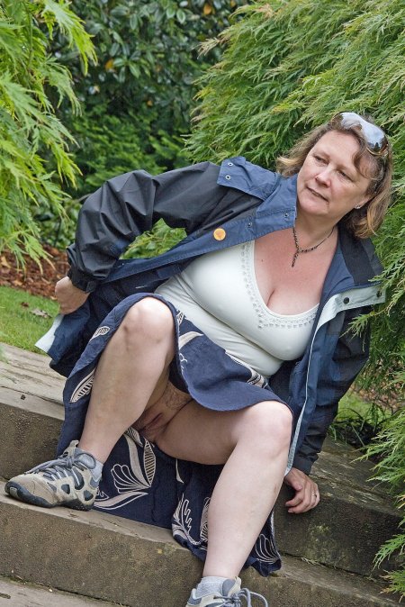 Older Women Up Skirt