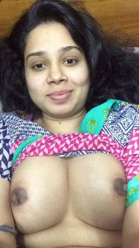 Indian desi bhabhi showing boobs selfie young