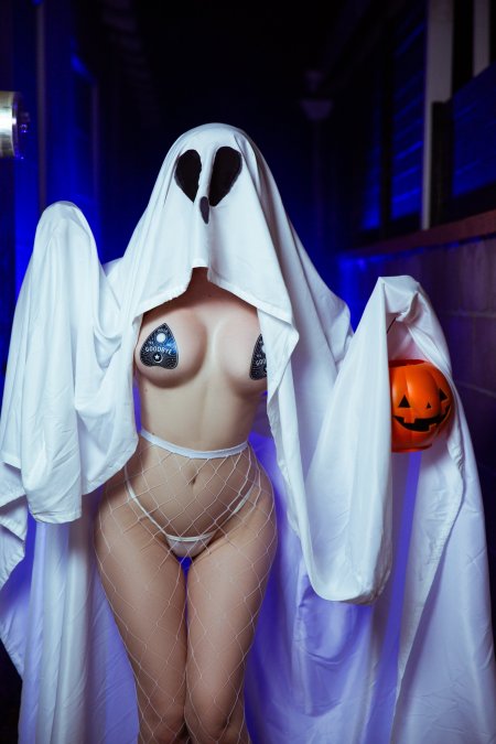 Erotic Halloween photo shoot