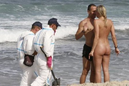 Naked Beach Reporter