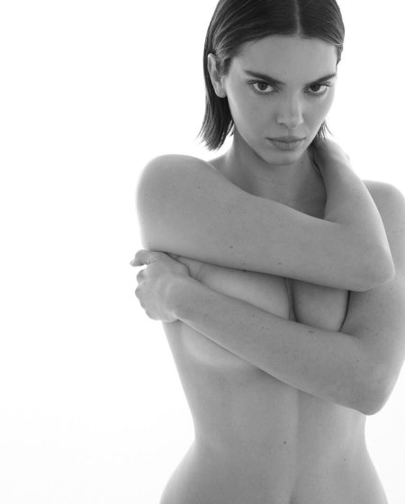 Kendall Jenner exposed her breasts in a new photo shoot