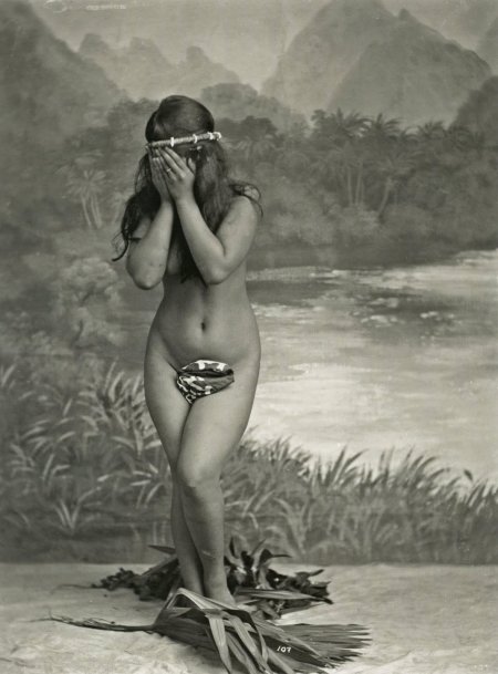 Polynesian woman nude